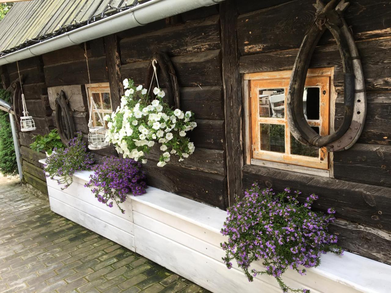 Stajnia Bialy Borek Biskupice Kocurów Exterior foto